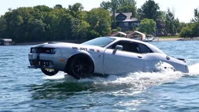 Dodge Challenger SRT Hellcat boat