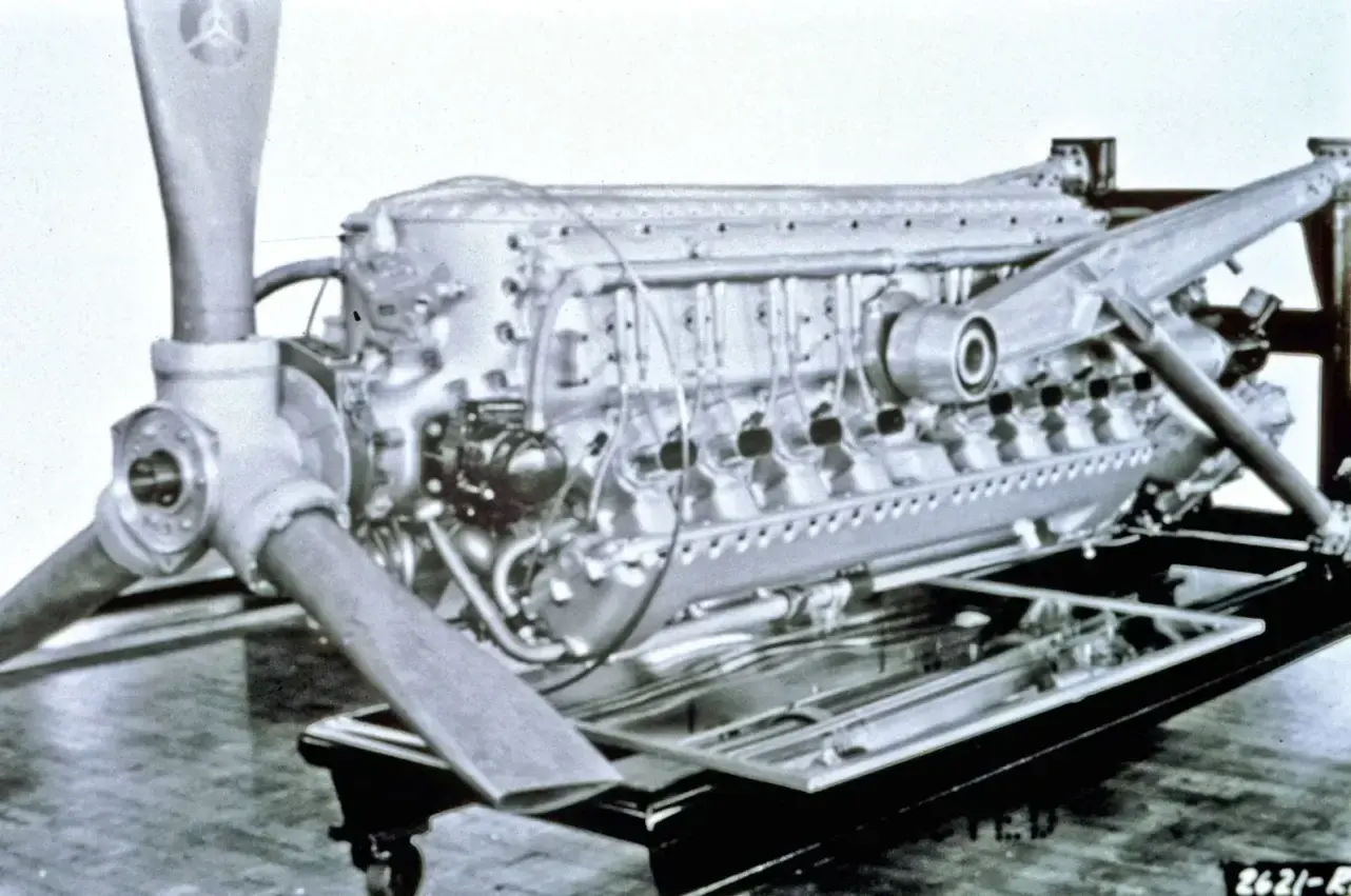 XIV-2220 engine