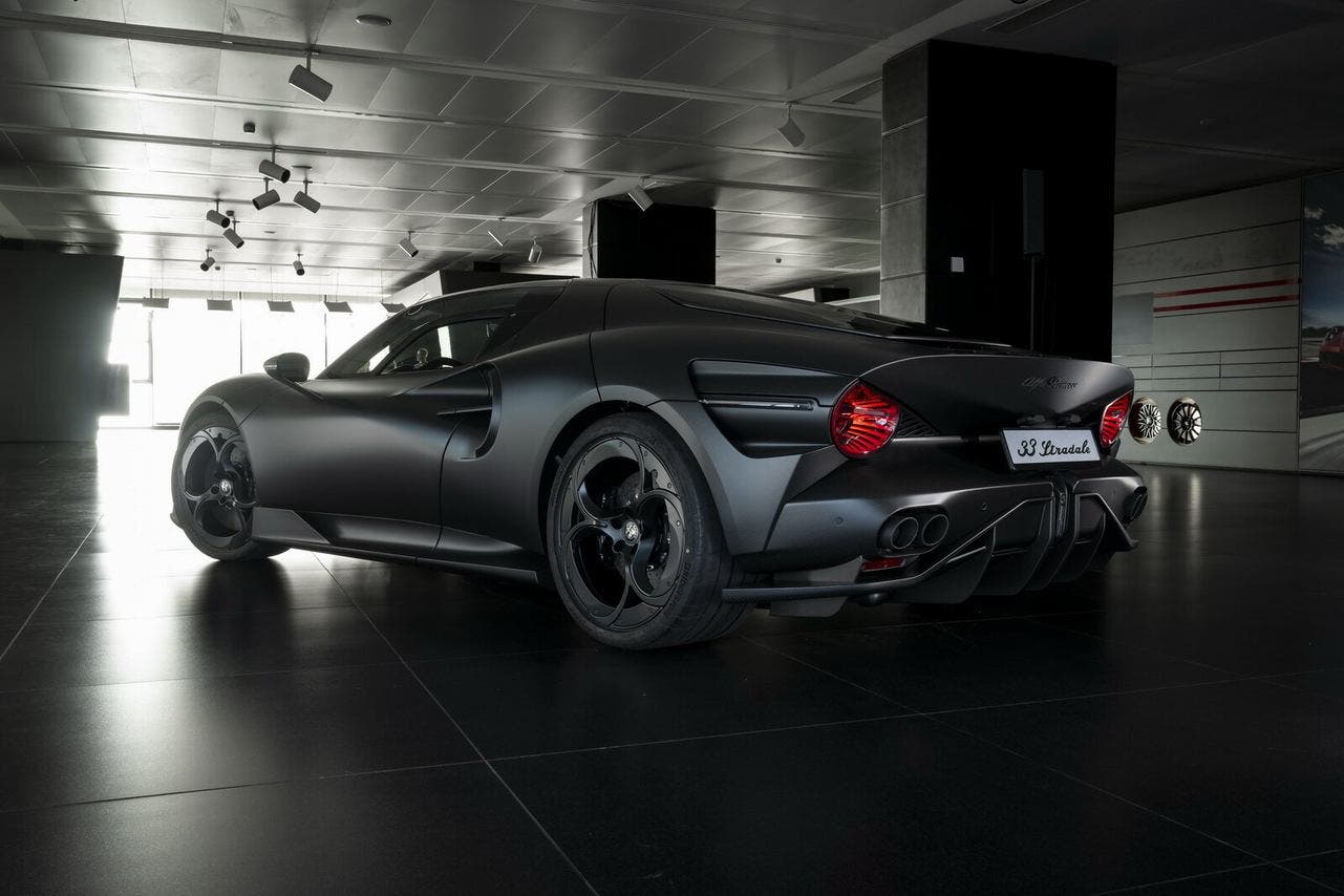 Alfa Romeo 33 Stradale Perla Nera