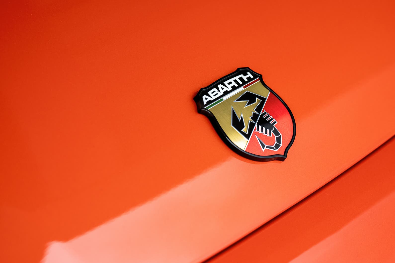 abarth 600e badge