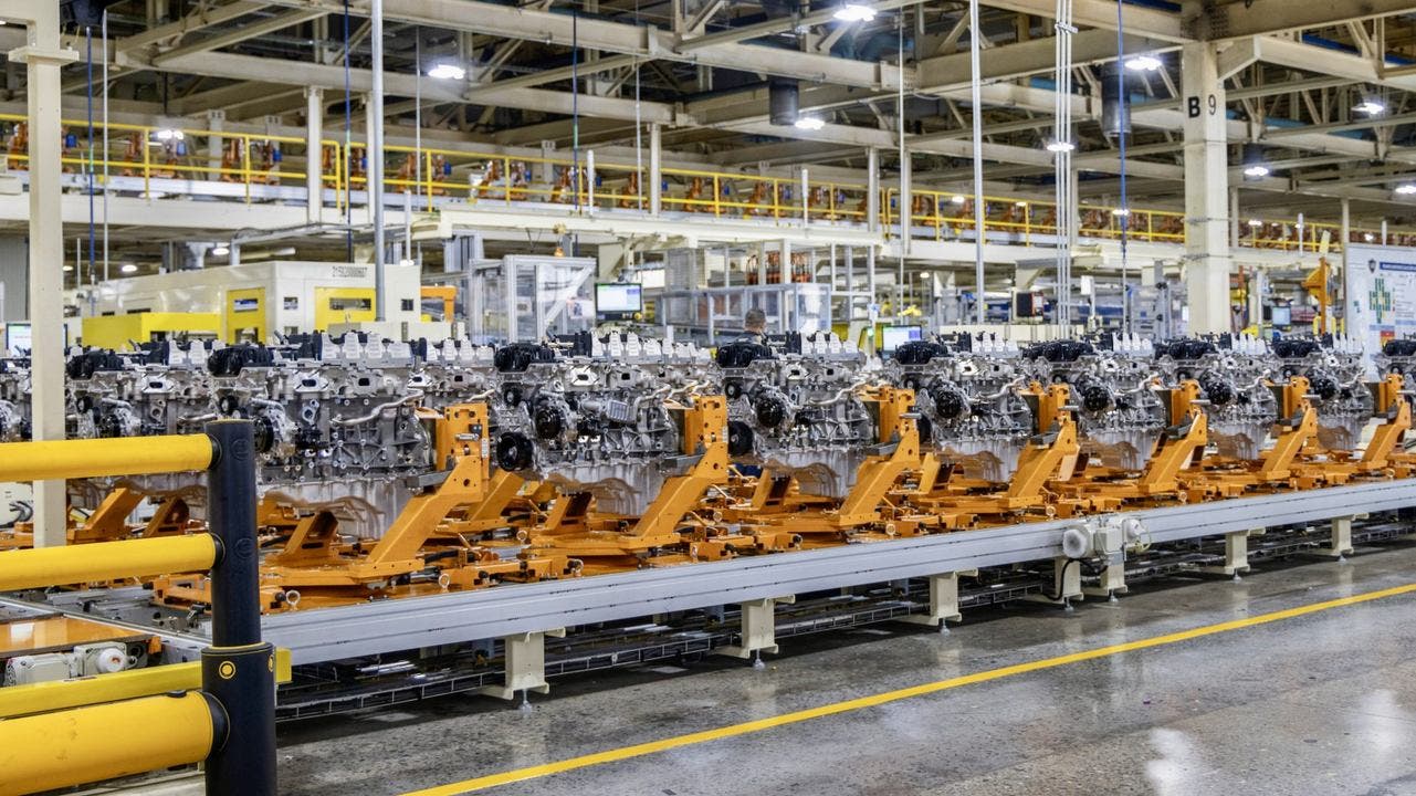 Hemi V8 engine