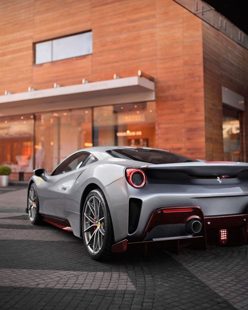 Ferrari 488 Pista Con Inserti In Fibra Di Carbonio Rossa
