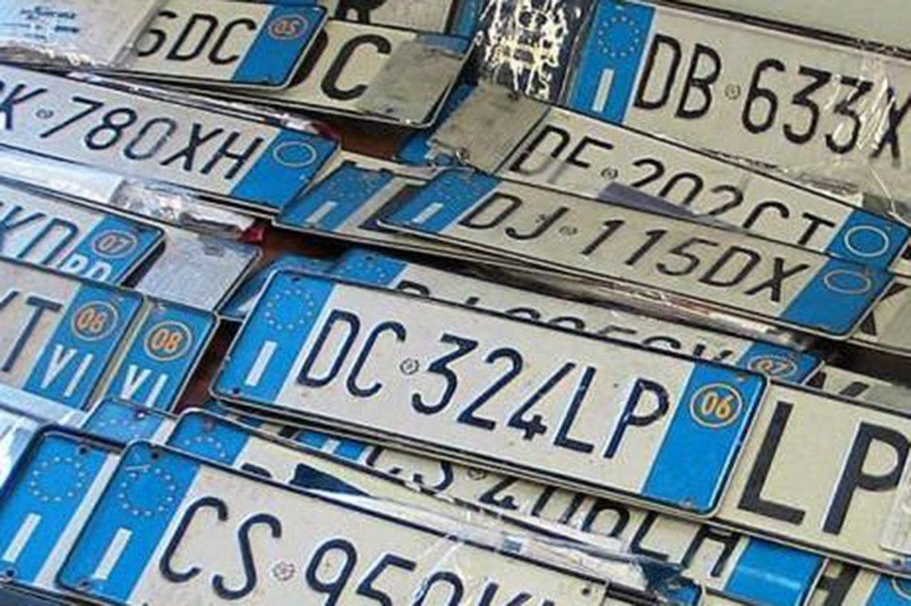Targhe auto finite, blocco immatricolazioni!
