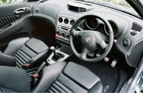 Alfa-Romeo-156-GTA-Interni