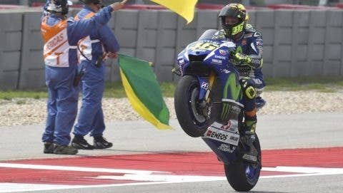 Valentino impenna, è lui il capo classifica della Motogp.