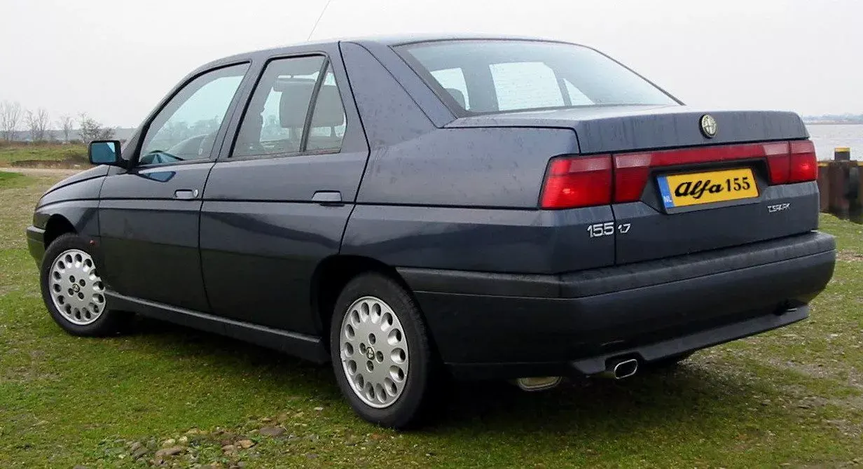 Alfa Romeo 155: storia e caratteristiche dell'automobile
