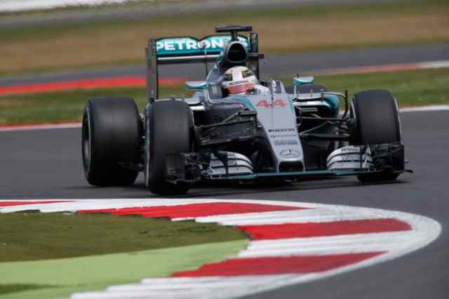 Silverstone: Hamilton pole, delusione Ferrari. Diretta streaming Tv