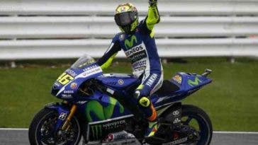 MotoGP: Rossi fenomeno a Silverstone, podio tutto tricolore