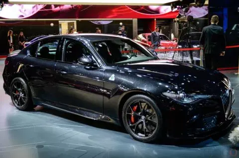 Alfa Romeo Giulia Quadrifoglio Verde 2