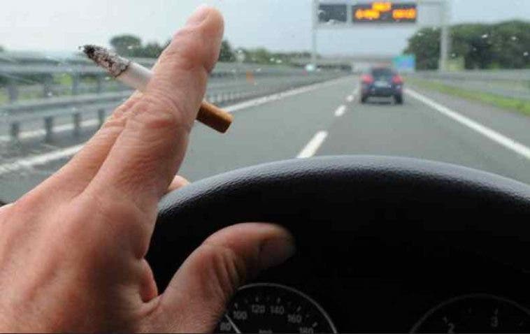 Divieto fumo in auto in Inghilterra dal 1° ottobre
