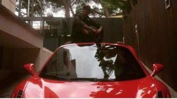 Neymar accusato dal fisco, lui si regala una Ferrari