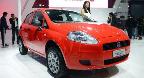 1529419_fiat_punto_pure_at_2016_auto_expo_1024x683