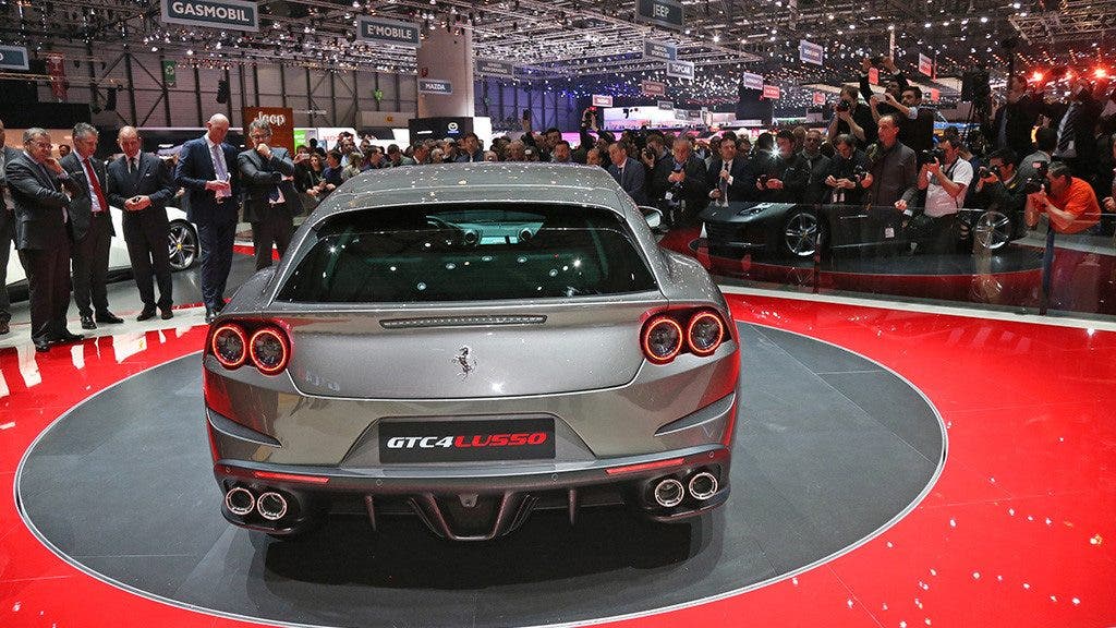 Ferrari-GTC4Lusso 2