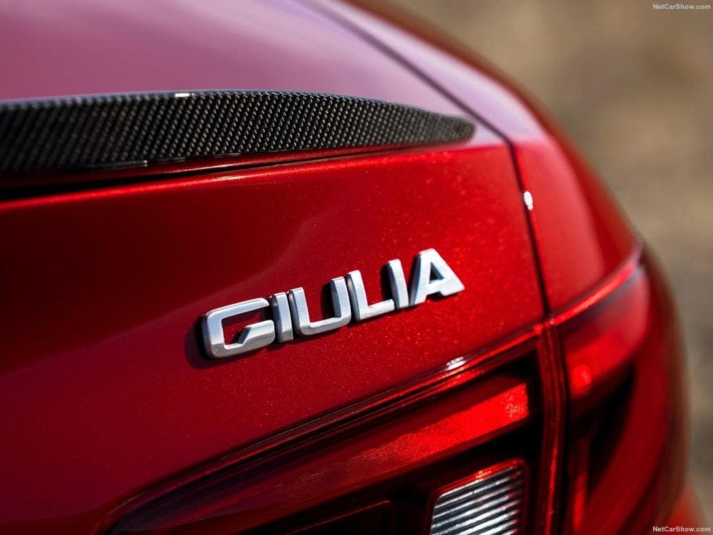 Alfa Romeo Giulia Scritta Logo