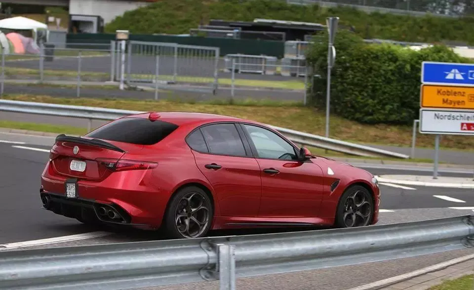 Alfa Romeo Giulia Quadrifoglio rossa Nurburgring 