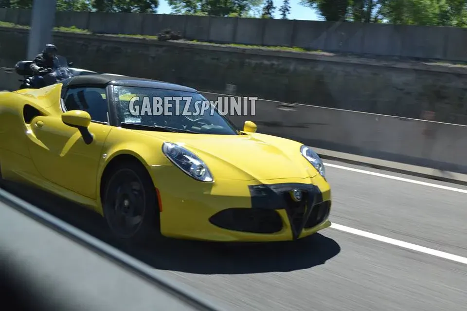 Alfa Romeo 4C spy