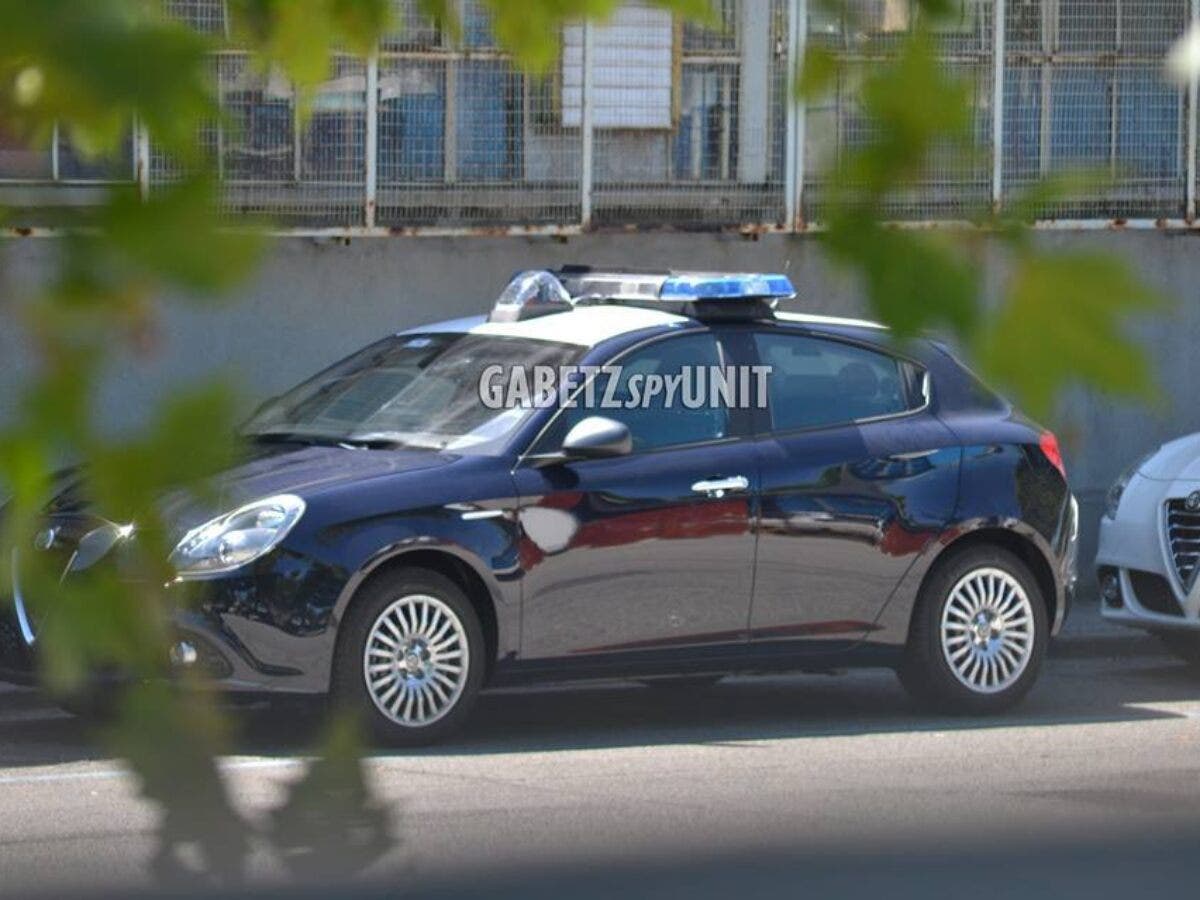 Alfa Romeo Giulietta Carabinieri E Polizia Le Spy Da Facebook Clubalfa It