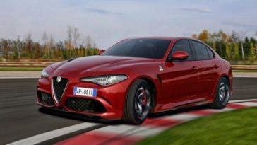 Alfa Romeo Giulia rossa Record giro in pista nurburgrind