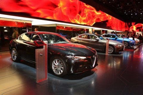 Alfa Romeo Giulia 2.0 benzina Salone di Parigi 2016