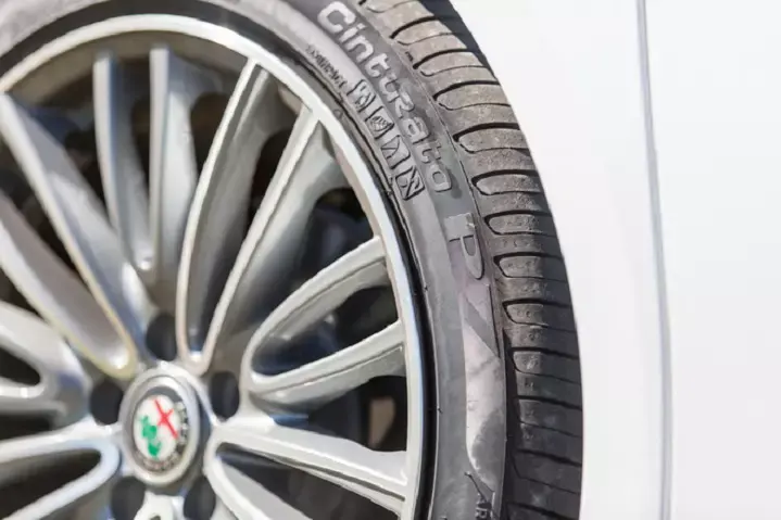 Alfa Romeo Giulia Pirelli Cinturato P7