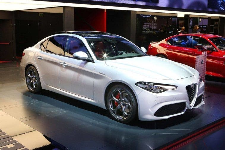 L'Alfa Romeo Giulia Veloce Grigio Silverstone Salone di Parigi 2016