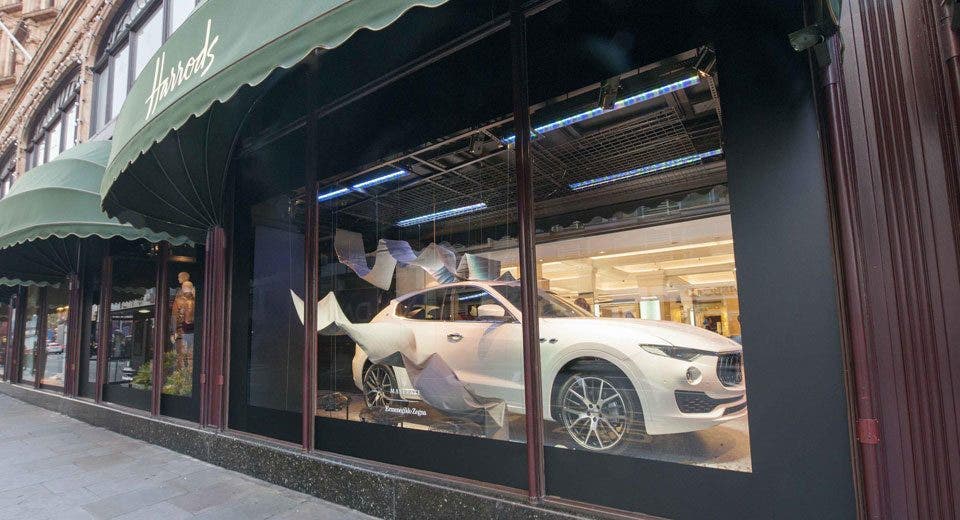 Maserati Levante protagonista a Londra: due modelli in esposizione presso i grandi magazzini Harrods