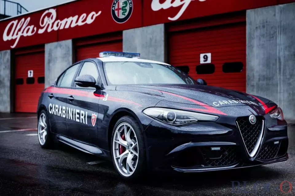 Alfa Romeo Giulia Quadrifoglio Carabinieri 