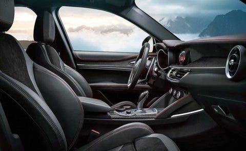 AlfaRomeo Stelvio interni Foto