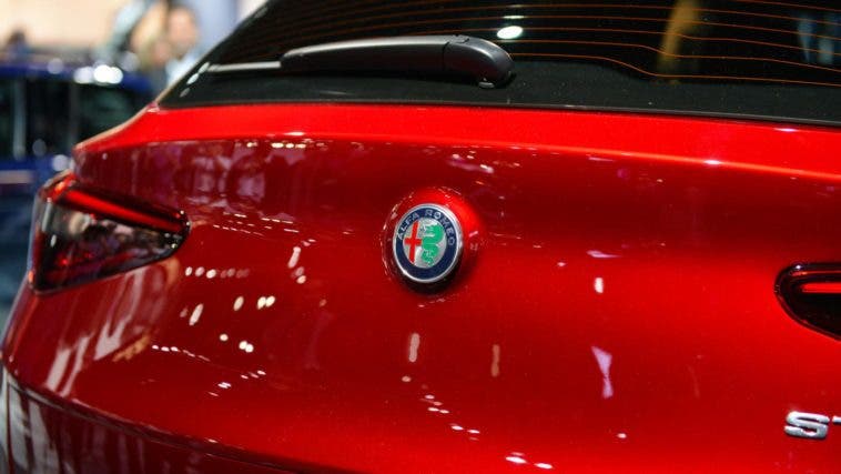 alfa romeo stelvio qv rosso red