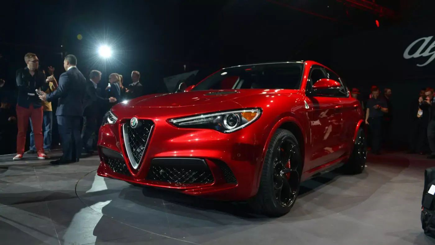 alfa-romeo-stelvio-qv-foto-2016-7