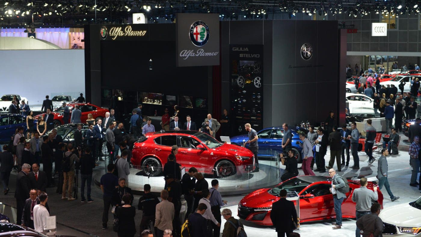 Alfa Romeo Stelvio Quadrifoglio in mostra al Los Angeles Auto Show nello stand del Biscione