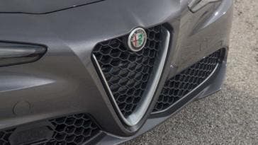 alfa romeo giuglia griglia grigia