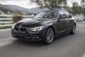 2017-BMW-330i-frontale su strada tre quarti nera