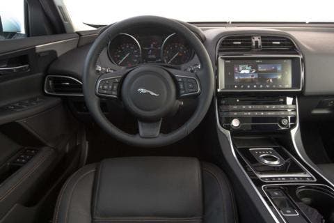 jaguar xe 25t volante