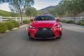 lexus is 200t frontale rossa su strada