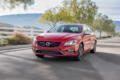 2017-Volvo-S60-T6-AWD-R-Design-Platinum-frontale tre quarti rossa su strada