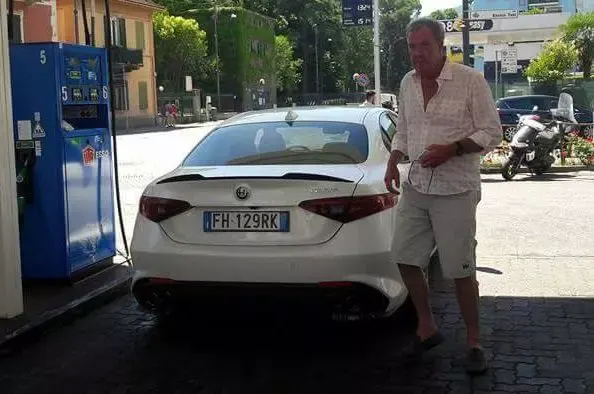 Jeremy Clarkson in Italia Giulia Quadrifoglio 