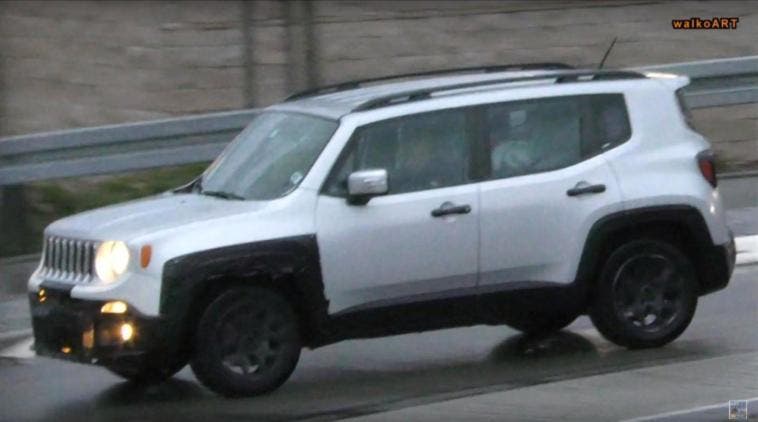 Foto spia Jeep Renegade restyling