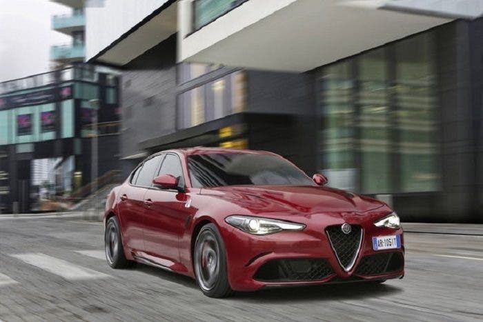 Alfa Romeo Giulia Quadrifoglio recensione Autocar