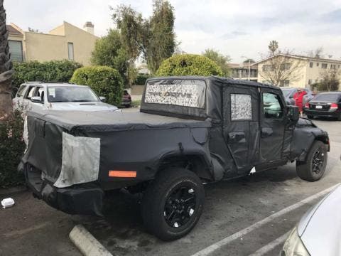 Jeep Scrambler foto spia