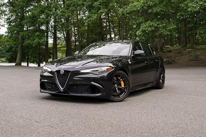 Alfa Romeo Giulia Quadrifoglio vs Kawasaki Z800E