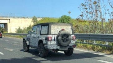 Jeep Wrangler Unlimited foto spia