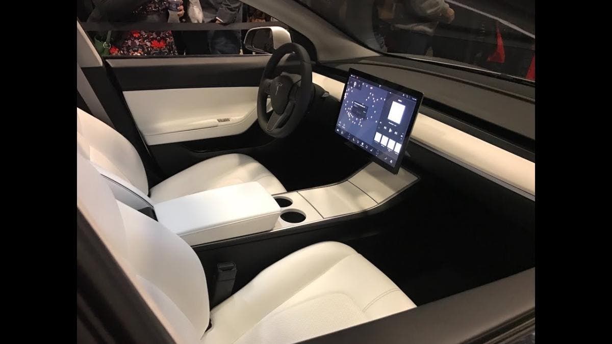 Tesla Model 3 Interni e FCA