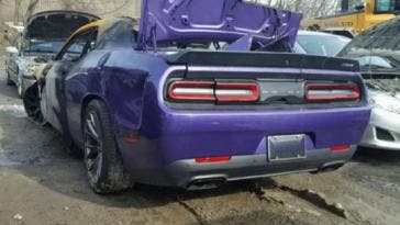 Dodge Challenger SRT Hellcat incendio