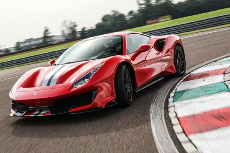 Ferrari 488 Pista cerchi carbonio