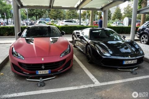 Ferrari Portofino rosso-nera opaca