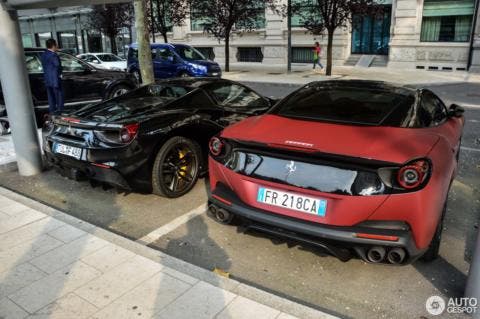 Ferrari Portofino rosso-nera opaca