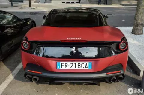 Ferrari Portofino rosso-nera opaca