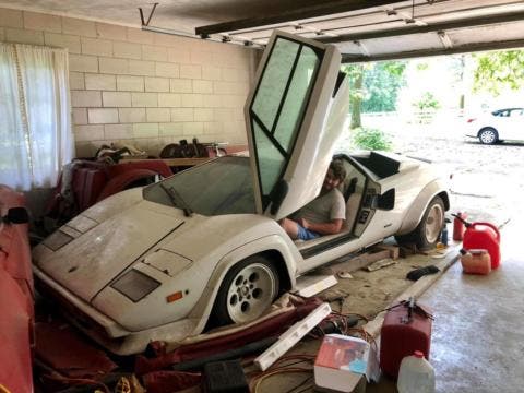 Ferrari 308 GTS giovane statunitense vecchio garage