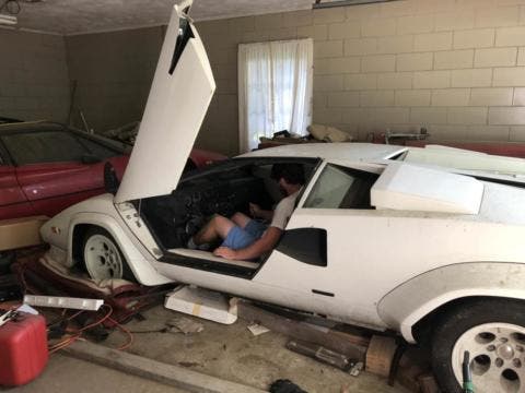 Ferrari 308 GTS giovane statunitense vecchio garage